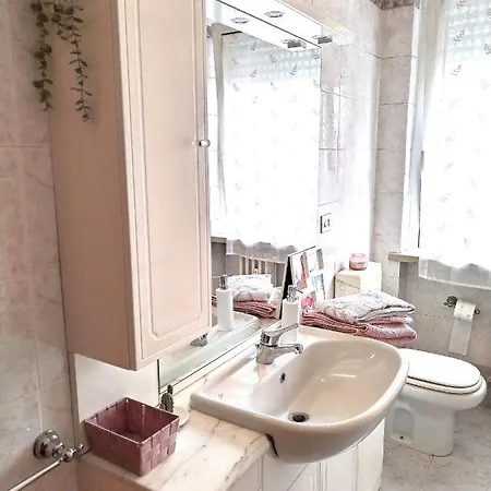 Corner One Apartment *
